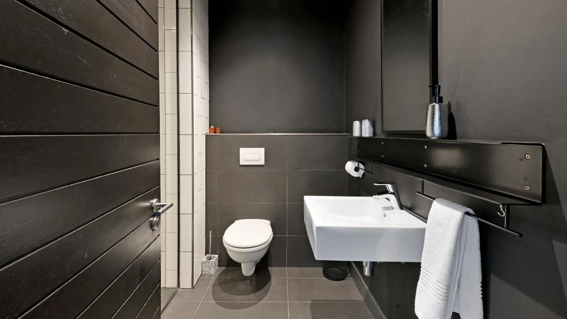Industrial-Chic Stay With Dockyard Views Wex 1 Cape Town 0*,