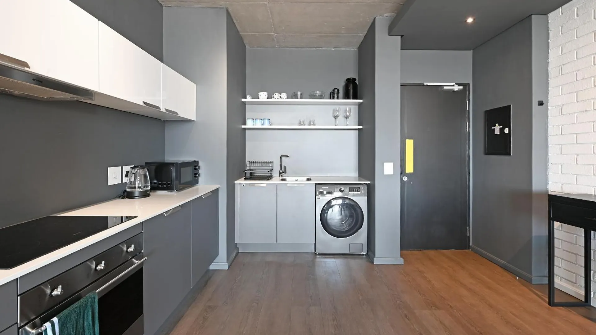 Industrial-Chic Stay With Dockyard Views Wex 1 Cape Town Apartment