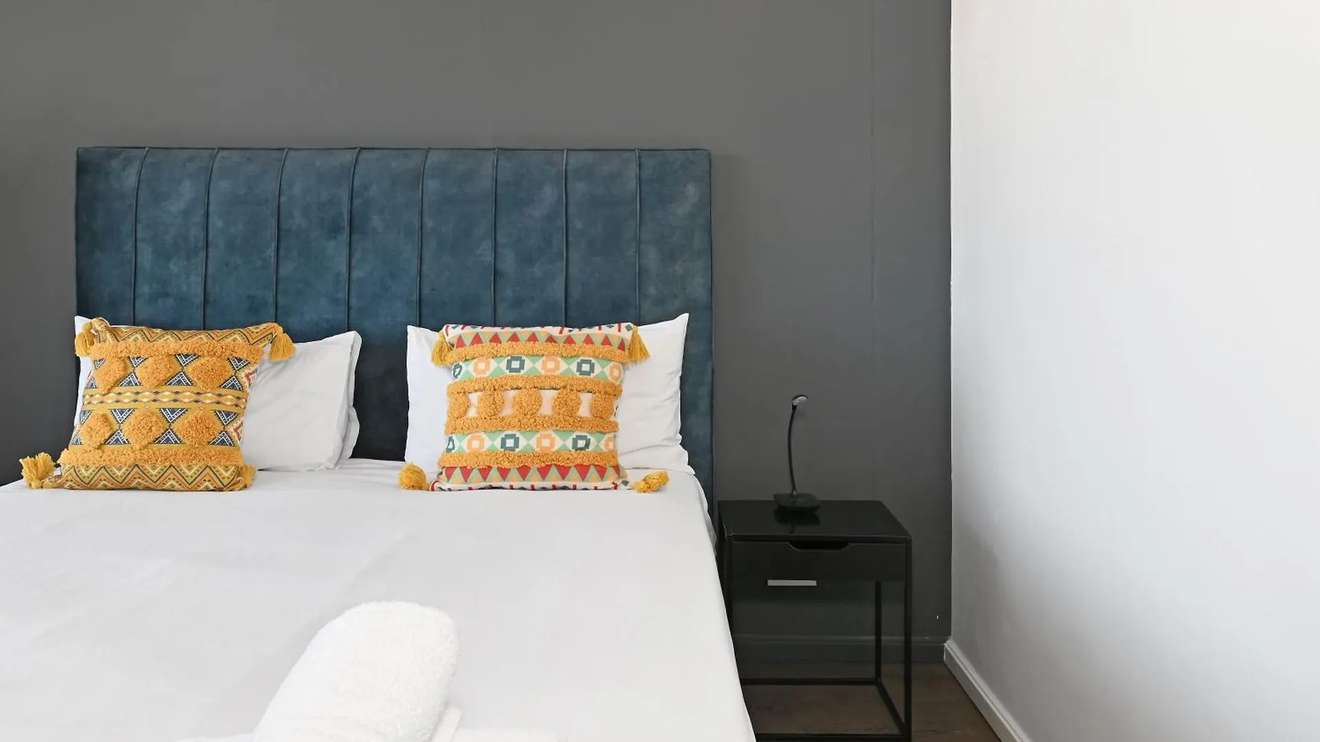 Industrial-Chic Stay With Dockyard Views Wex 1 Cape Town Apartment