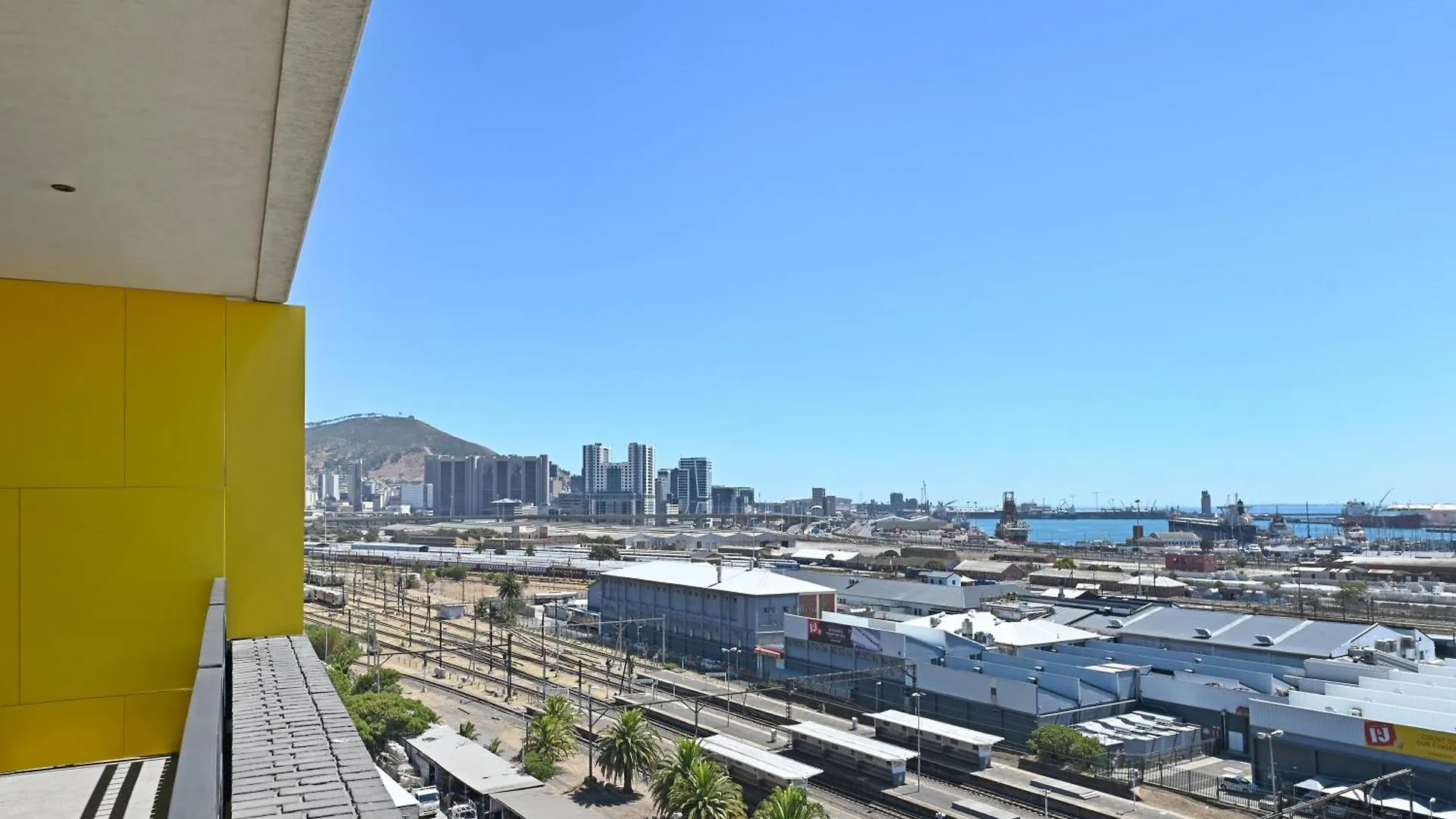 Apartment Industrial-Chic Stay With Dockyard Views Wex 1 Cape Town