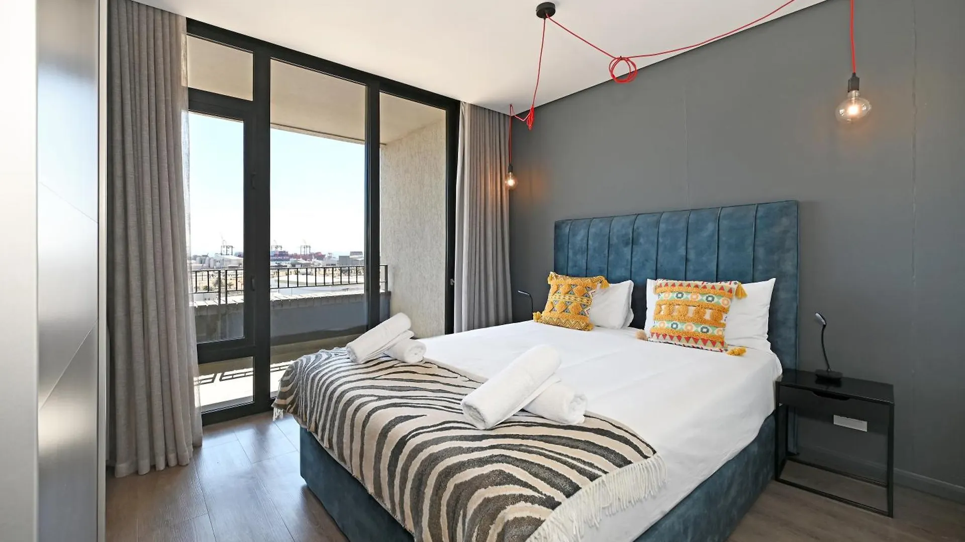 Industrial-Chic Stay With Dockyard Views Wex 1 Cape Town